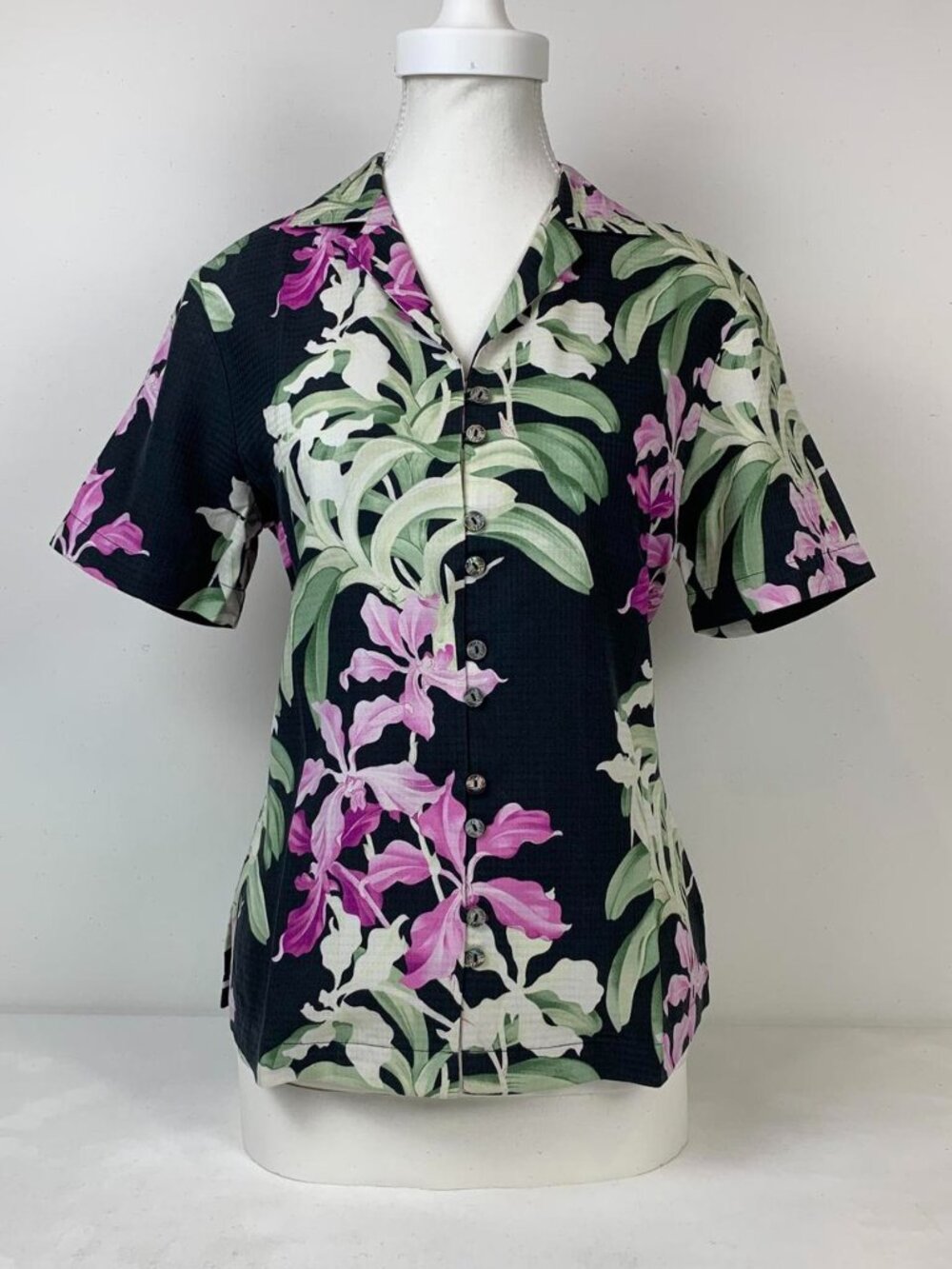 Tommy Bahama Silk Floral Button-Up Shirt - Stylish Summer Essential in Size S